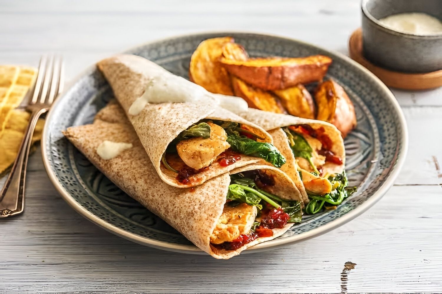 Crafting Sweet & Spicy Chicken Wraps: Sauces, Spreads & Crunch